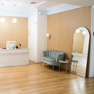 Entrada del centro de estética DivaLuxe en Chamartín